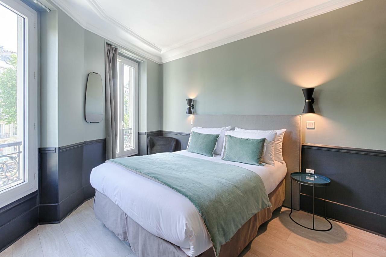 Double Room with Street View